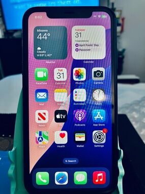 Excellent iPhone XR Black + AT&T Prepaid Sim Card + Charging Station + Cover